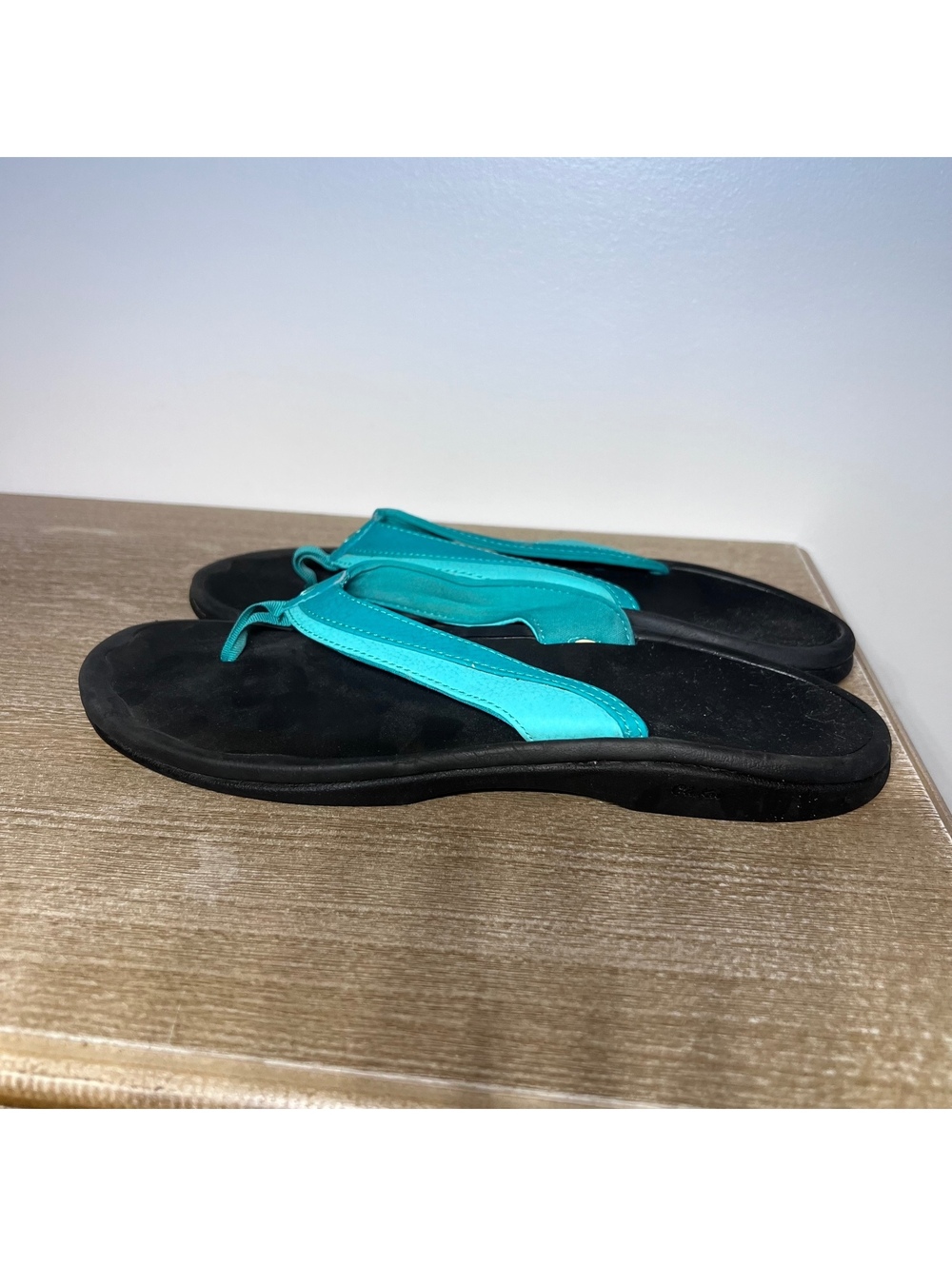 OluKai Women's Size 10 Flip Flop Sandals